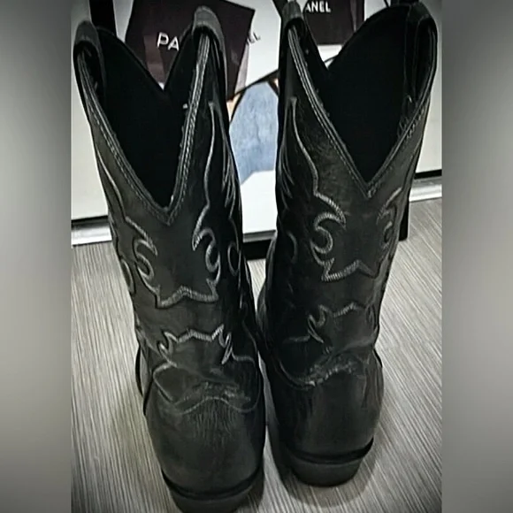 Dingo Faux Leather western cowboy boots in black color Size 9.5 D